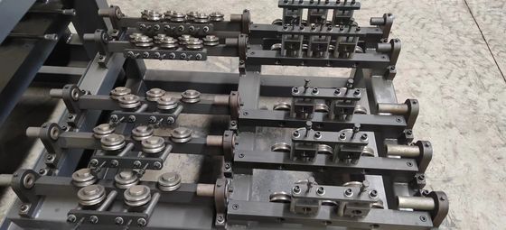 50Hz スクウェア・チューブ・ウェルディング・マシン スチール・スクウェア・チューブ・ジョインヤー 18000KG